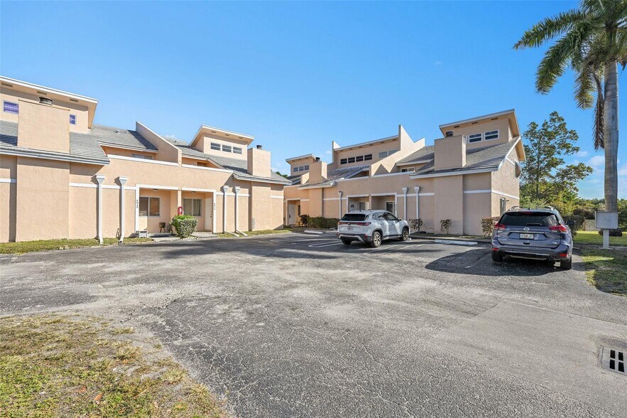 Building Photo - 4011 Coral Springs Dr