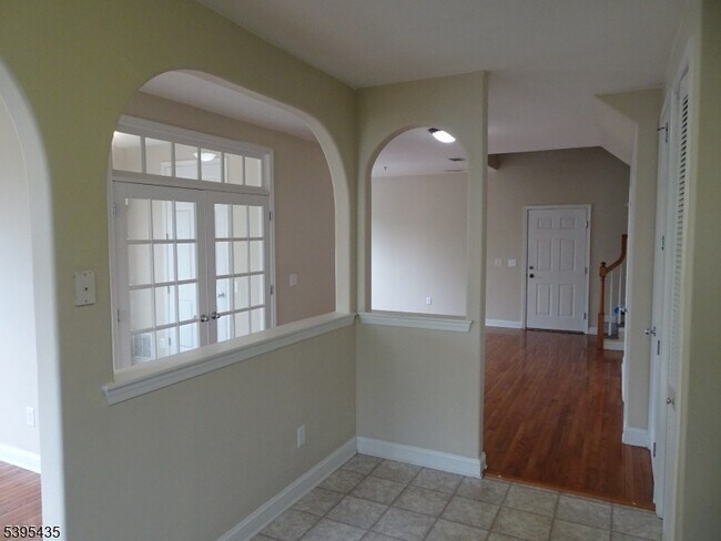 Building Photo - 112 Limerick Ln