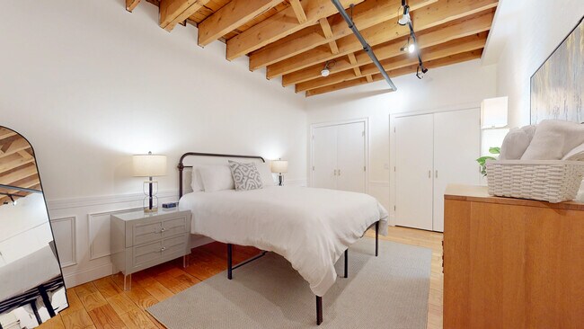 Building Photo - 19 Stanhope St