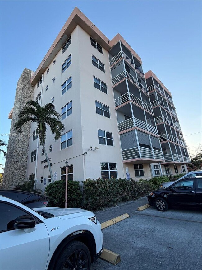 Building Photo - 1830 Dixianna St
