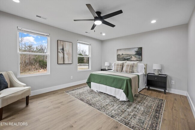 Building Photo - 8306 Lobelia Ln