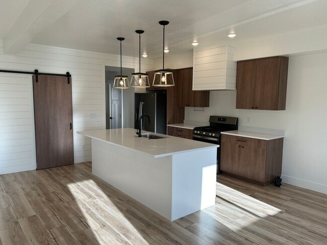Building Photo - Beautiful home for rent!