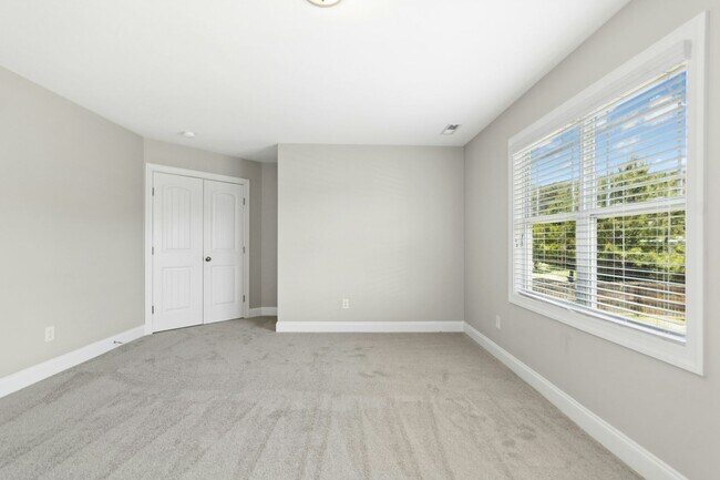 Building Photo - Charming and Freshly Updated Cul-de-Sac Home in Sanford!