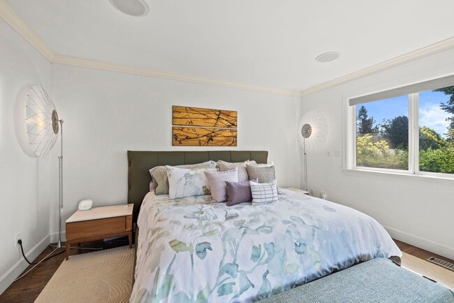Building Photo - 4Bd/4.5Ba Medina House