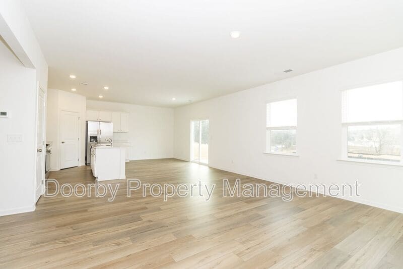 Building Photo - 105 Saddlebred Wy