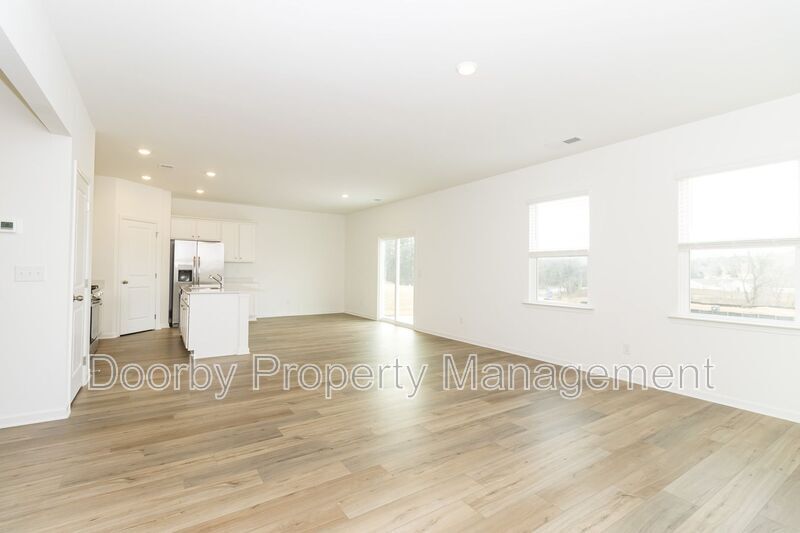 Building Photo - 105 Saddlebred Wy