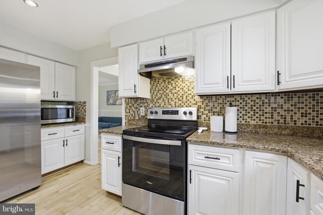 Building Photo - 8664 Pohick Forest Ct