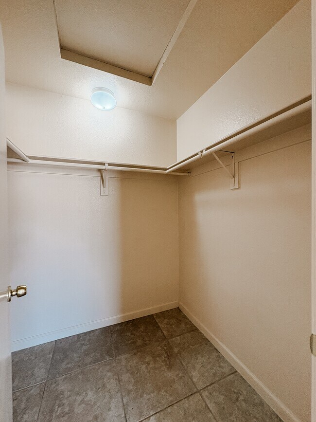 Building Photo - 71531 Sunnyvale Dr