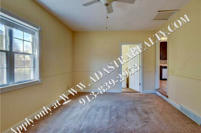 Building Photo - Cute 3 Bed 1 Bath Ranch in Raytown-Availab...