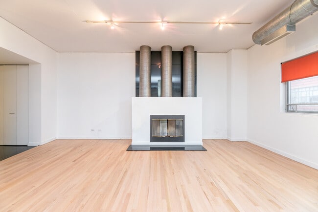 Building Photo - 939 W Huron St