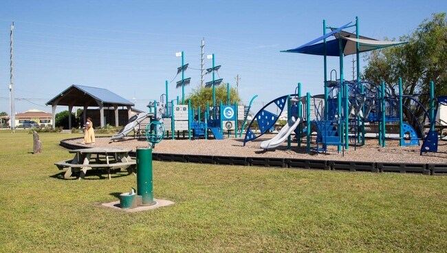 Building Photo - 1015 Course Ln