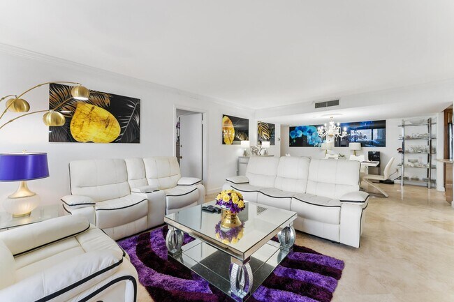 Building Photo - 5600 N Flagler Dr