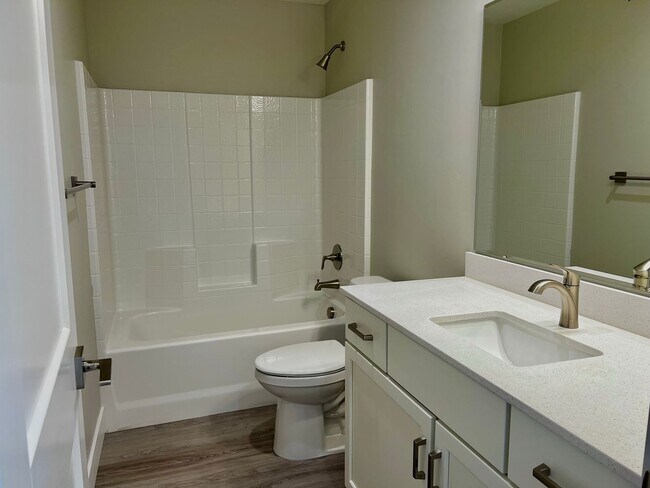 Building Photo - 4 Bedroom 3 Bath New Star Development