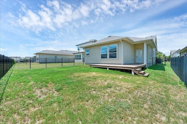 Building Photo - 133 Monterey Oak Trl
