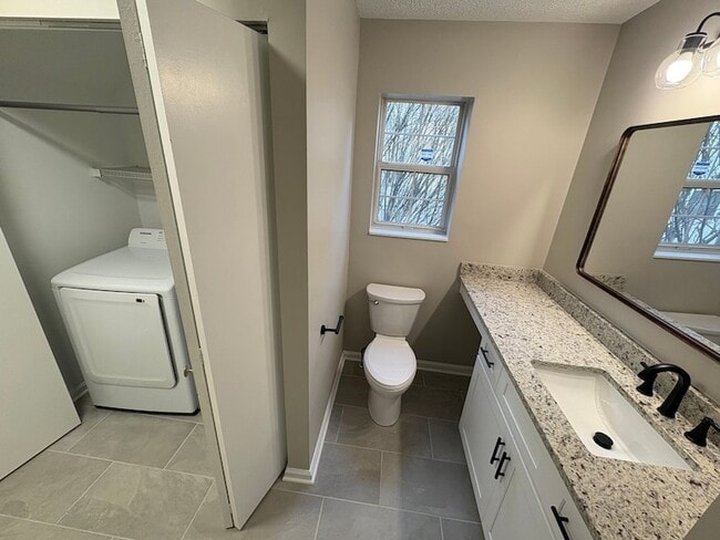 Building Photo - 5504 Knollcrest Ct