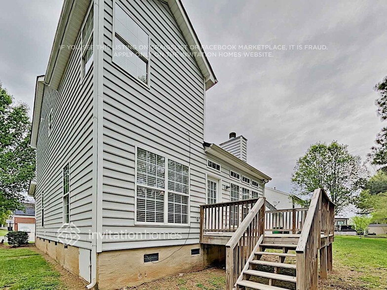Building Photo - 11410 Larix Dr