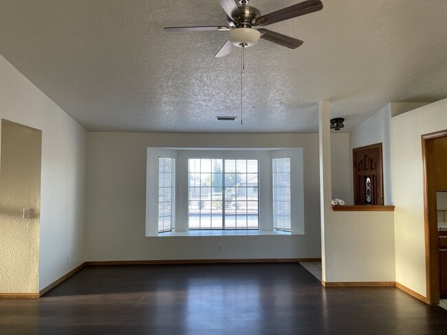 Building Photo - 14625 Live Oak St