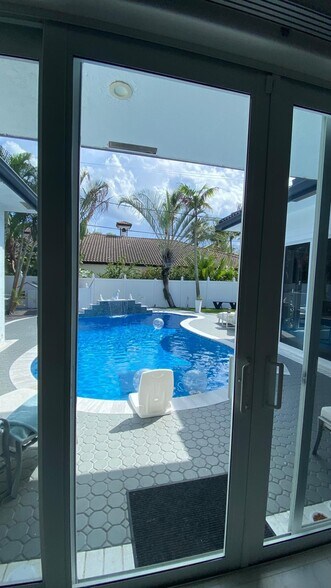 Building Photo - 830 Bailey St