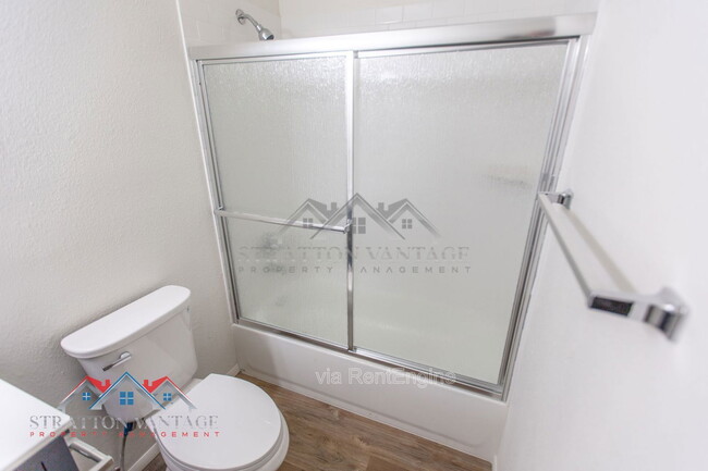 Building Photo - 8119 E Amelia Ave