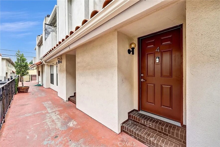 Building Photo - 219 N Isabel St