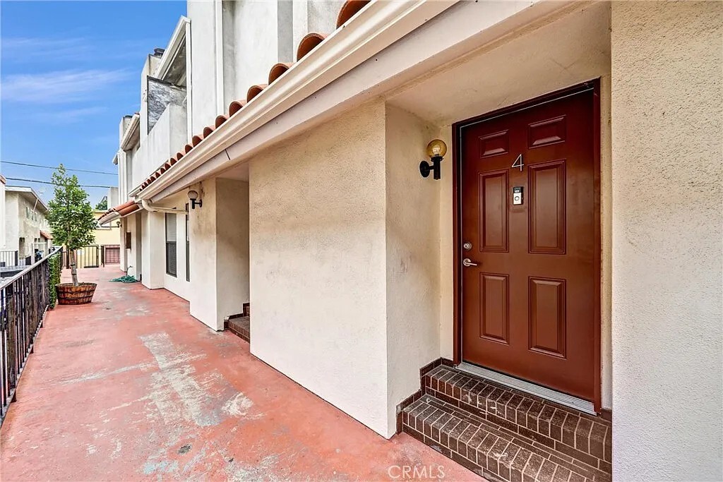 Building Photo - 219 N Isabel St