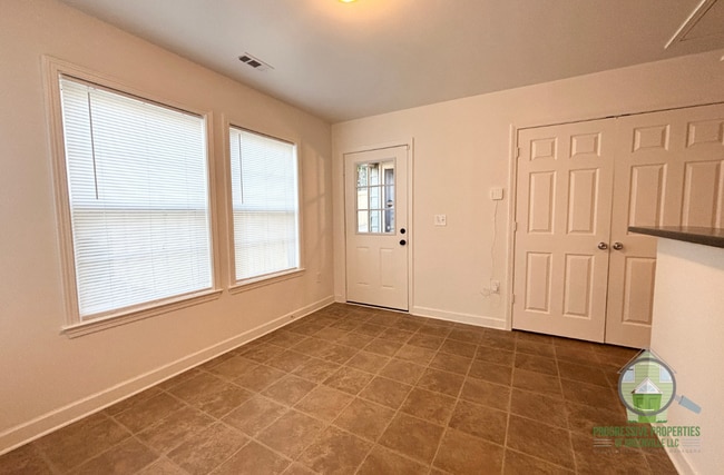 Building Photo - 305 S Calhoun St