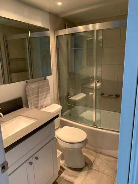 Bathroom hallway view - 4062 Georgia St