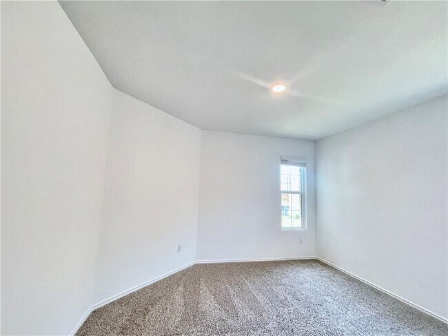 Building Photo - 102 Milliner Lp