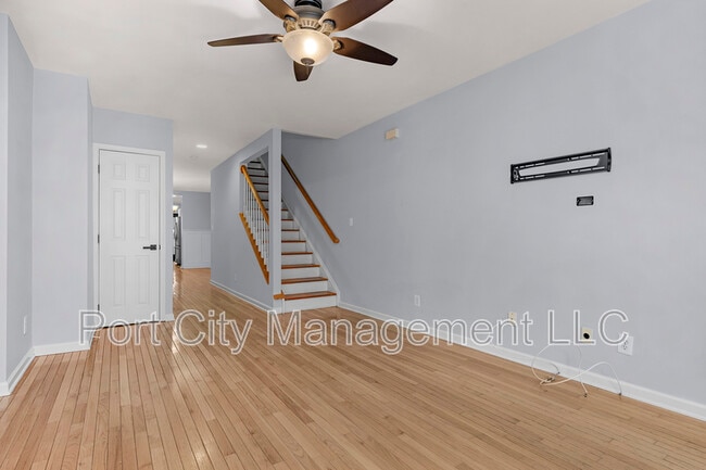 Building Photo - 702 S Bouldin St