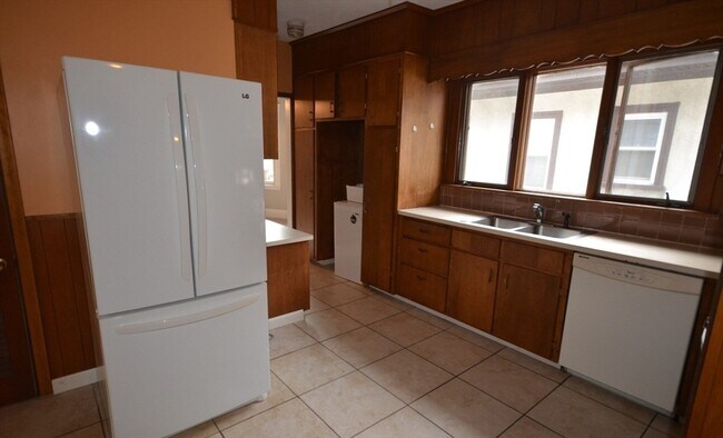 Building Photo - 20 Benton Rd