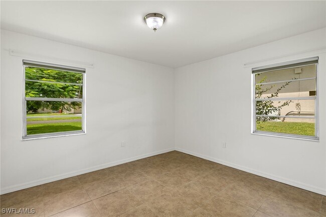 Building Photo - 2150 Aruba Ave