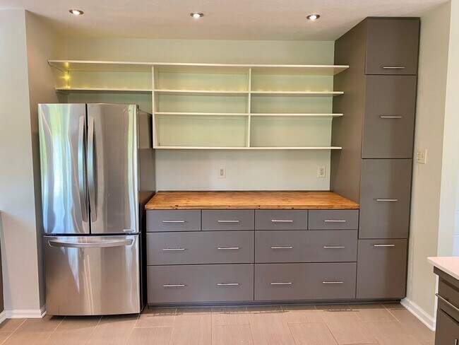 Building Photo - East AVL - Mid Century Modern Beauty in Bo...