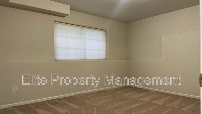 Building Photo - 761 S Laurue Dr