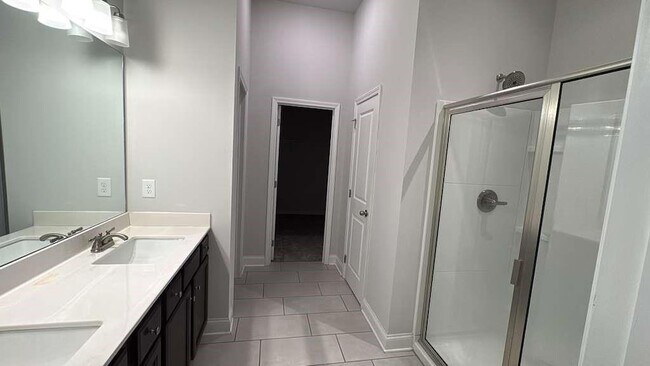 Building Photo - 4599 Silver Oak Dr SW