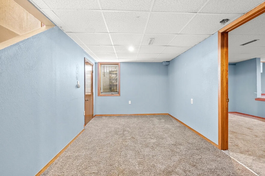 Building Photo - 1520 W 9th St