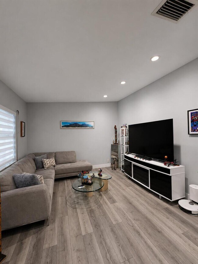 Building Photo - Northwest 2nd Court, Deerfield Beach, FL 33442 - 3 BR 2 BA house