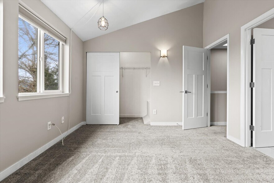 Building Photo - 501 23rd Ave S