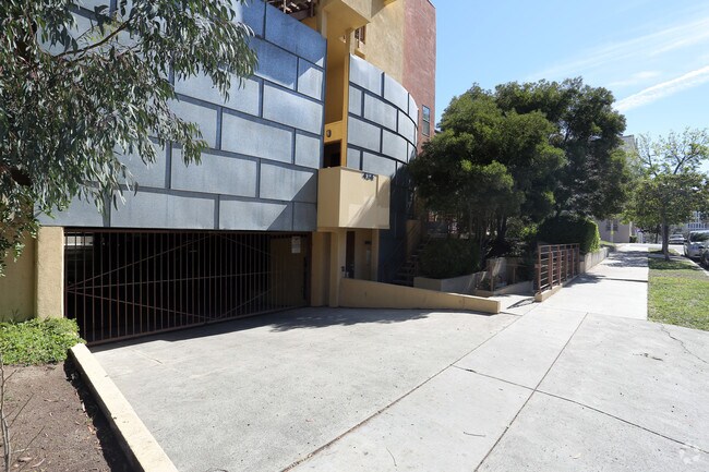 Building Photo - 434 S Westmoreland Ave