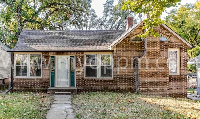 Primary Photo - Beautiful 2 Bedroom / 1 Bathroom Home | Ne...