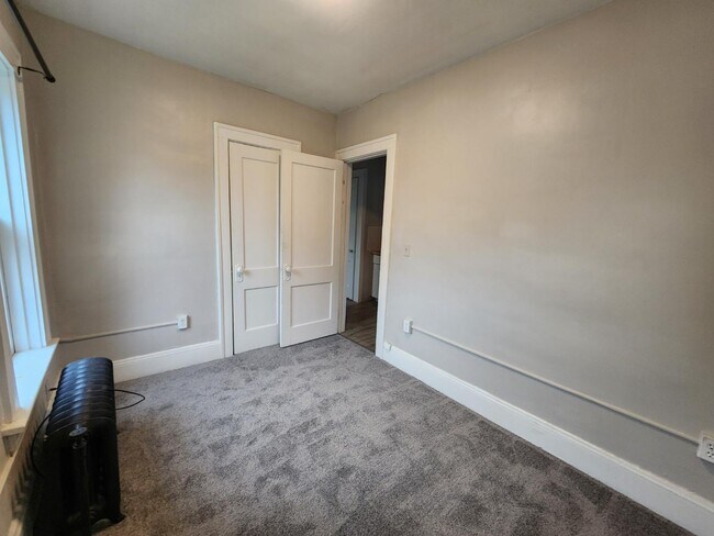 Building Photo - 146 King Dr