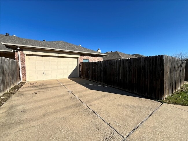 Building Photo - 1506 Poinsettia Blvd