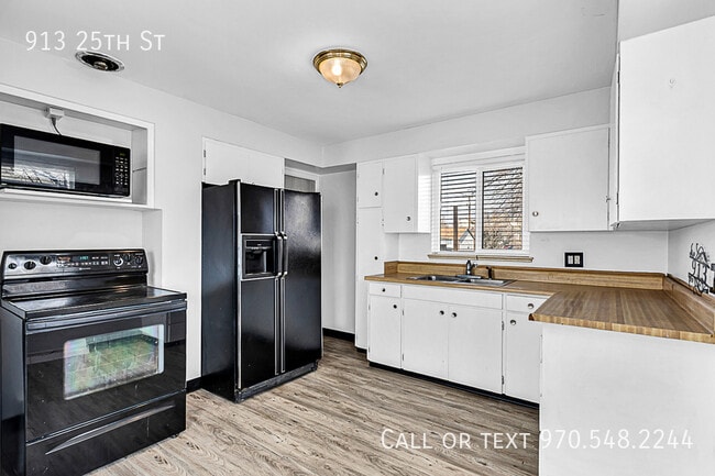 Building Photo - 913 25th St