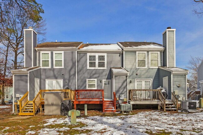 Building Photo - Victoria Station Townhouse