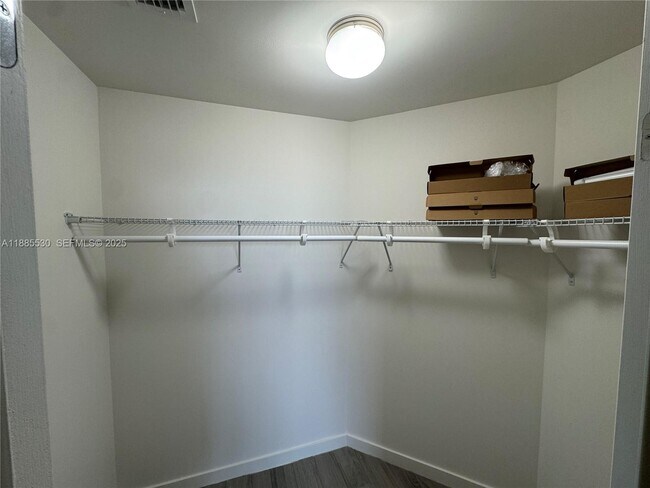 Building Photo - 999 SW 1st Ave