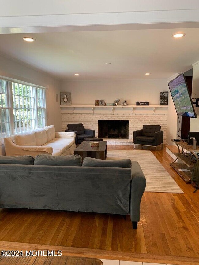 Building Photo - 7 Woods Rd