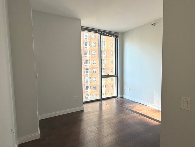 Building Photo - 845 N State St