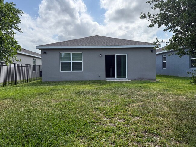 Building Photo - FOR RENT in Live Oak Lake – St. Cloud!