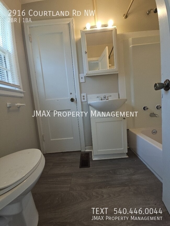 Building Photo - 2916 Courtland Rd NW