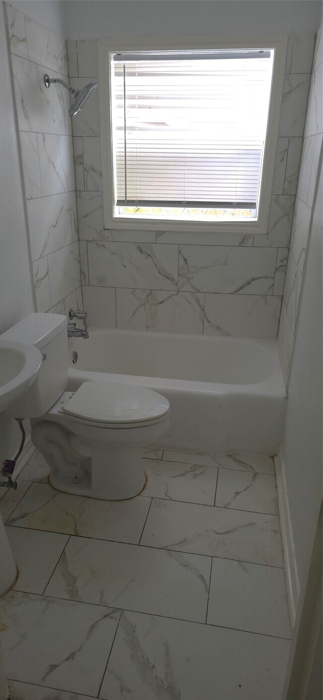 Building Photo - 2811 Iola St