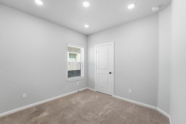 Building Photo - 1338 Lakeside Crk Rd